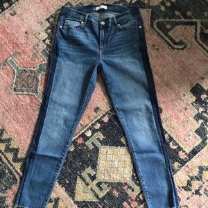 Loft stretch mid rise jeans with cute side detailing. Ankle length on 5’4”